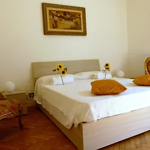  Apartment Un Giardino A Due Passi Dal Mare Italy