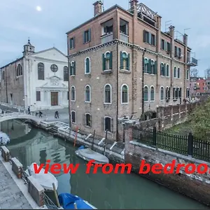 Appartamento Susy Biennale - Canal View And Garden, Venezia